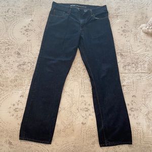 EUC Old Navy dark wash straight leg denim jeans. Hardly worn. 33”w/32”inseam.
